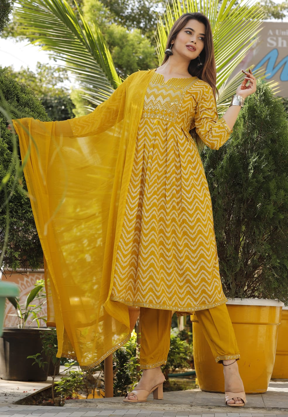 Diva printed Nayra cut kurti pants and dupatta set (Yellow)